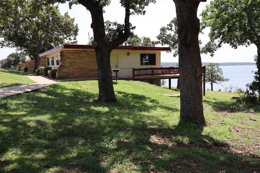 Sequoyah State Park lodge building